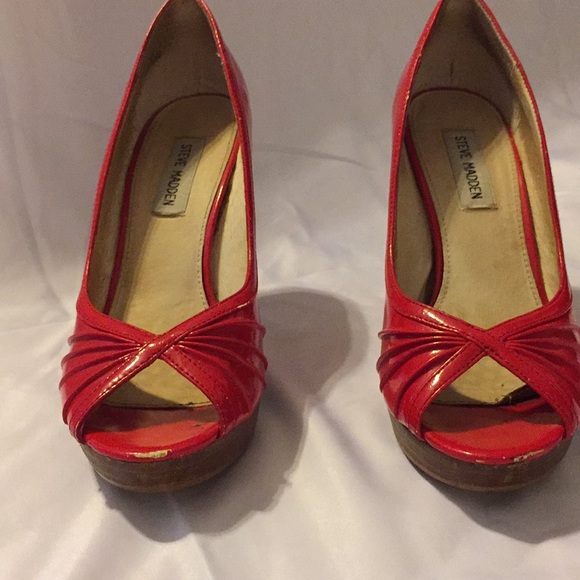 Red heels - Picture 2 of 5